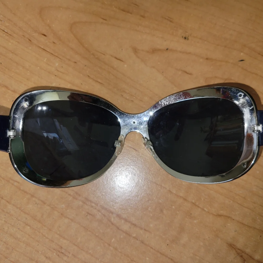 CHANEL Dark Blue Oversized Sunglasses - Picture 11 of 14